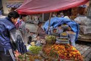 Farbenfrohe Früchte auf dem Markt in La Paz, Bolivien