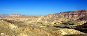 Wadi Mujib. Ein riesiges Trockental in Jordanien. Der Grand Canyon Arabiens. Foto: www.nikkiundmichi.de
