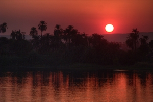 Sonnenuntergang am Nil. Das Ende der Nilkreuzfahrt in Luxor. Foto: www.nikkiundmichi.de