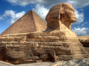 Der Sphinx ist ein Löwe mit Menschenkopf. Er bewacht die Pyramiden. Foto: www.nikkiundmichi.de