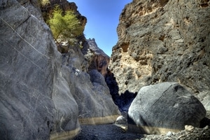 Malerische Nebenschlucht des Wadi Bani Awf. Foto: www.nikkiundmichi.de