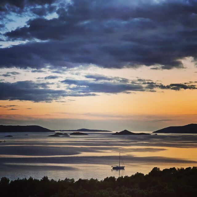 Kako je, tako je.

#dalmatia #hrvatska #oceanview #sunsetphotography #kroatien #travelphotography #Travelblogger #reisen #fotograf #travelphotographer  #travellers #reisefieber #reiselust #fernweh #weltreise #weltenbummler